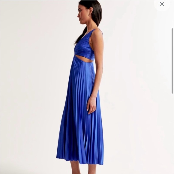 NWT A&F Abercrombie & Fitch Giselle
Pleated Cutout Maxi Dress Blue Satin Small - Picture 4 of 8
